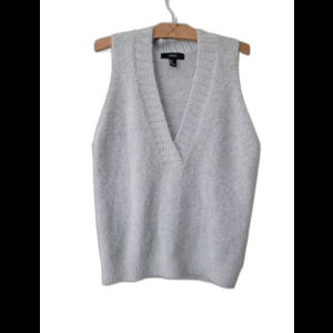 Forever 21 Light Gray V-Neck Knit Sweater Vest
